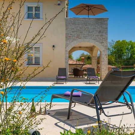 Holiday home Lavanda Savicenta Rojnici