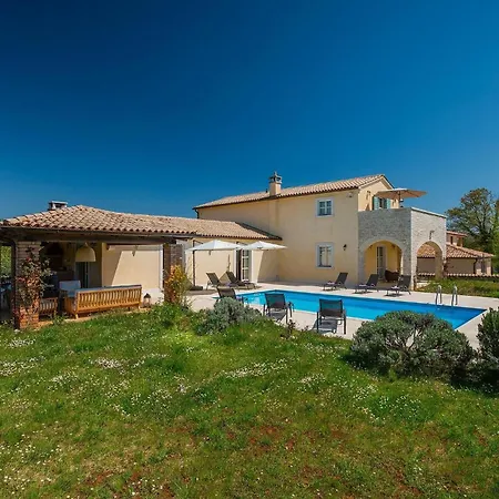 Holiday home Lavanda Savicenta Rojnici