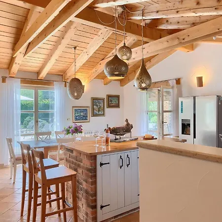 Holiday home Lavanda Savicenta *